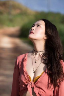 丰满的儿女小月的身世与背景介绍